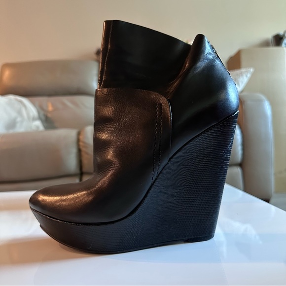 Guess by Marciano Bootie - Picture 8 of 11
